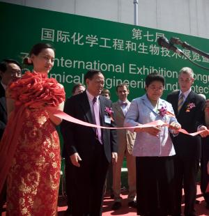 AchemAsia 2010: Die Welt der Verfahrenstechnik trifft sich in China AchemAsia auf neuem Gelände in nach wie vor interessantem wirtschaftlichem Umfeld 