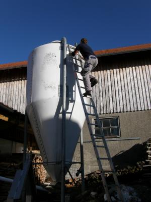 Im Silo alles im Lot? Lotmesstechnik ersetzt manuelle Methoden zur Füllstandsmessung