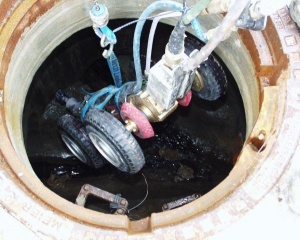Fräsroboter frisst alle Hindernisse im Kanal 