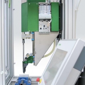 Bleche direkt, schnell und einfach verbinden Innovatives Schraubsystem für die Karosseriefertigung