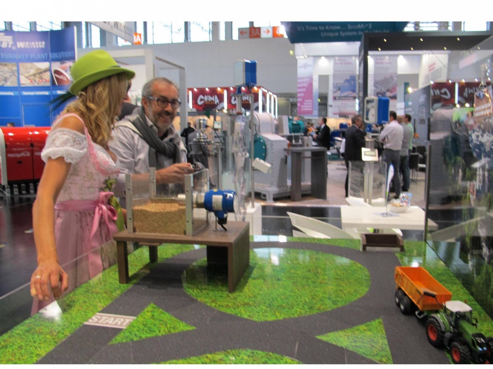 UWT GmbH Impressionen Powtech 2014  Ein voller Erfolg 