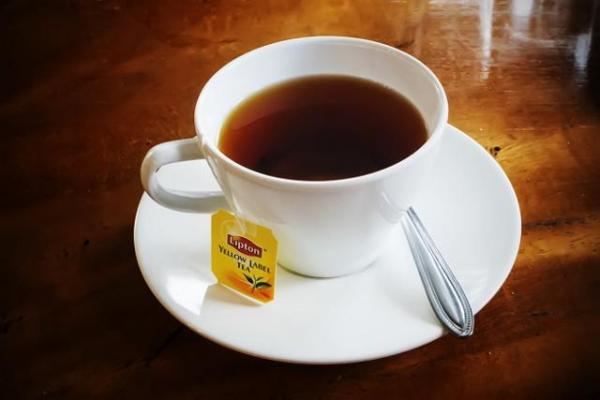Lipton Tee Mischung mit Lindor Mischern 