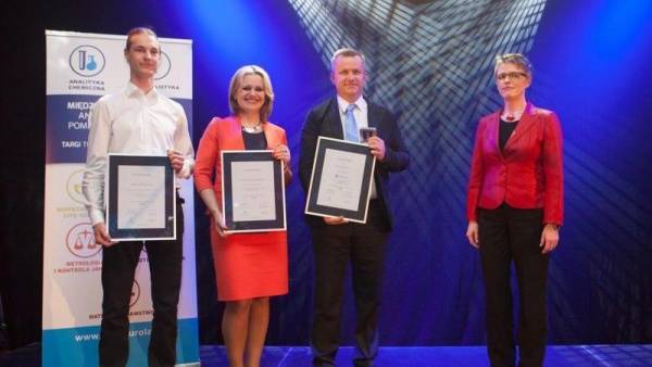 PULVERISETTE 14 premium line überzeugt hochkarätige Jury Der neue Maßstab für Rotor-Schnellmühlen 