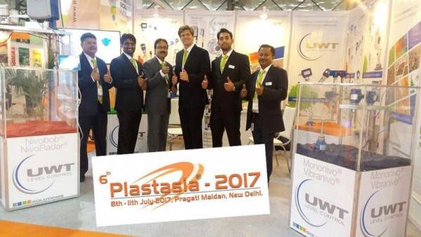 UWT stellt Messtechnik in Indien auf der Messe vor Kunststoffe in all ihren Farben auf der Plastasia in Neu Delhi