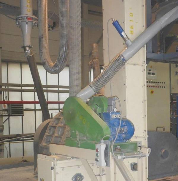Materialflussüberwachung mit FlowJam Plus Kalksteinverarbeitung in einer Versuchsanlage