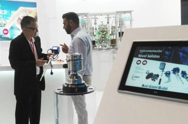 EXPOQUIMIA in Barcelona UWT Distributor stellt in Spanien auf der Messe aus