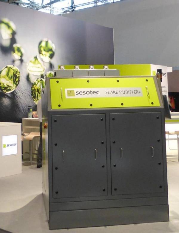 Smarte Sortiersysteme von Sesotec  Modifiziertes Kunststoffsortiersystem FLAKE PURIFIER+ und Glassortiersystem SPEKTRUM SCOPE