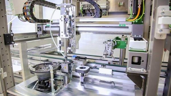 Schraub- und Zuführtechnik aus einer Hand Standardisierte modulare Komponenten spielen perfekt zusammen