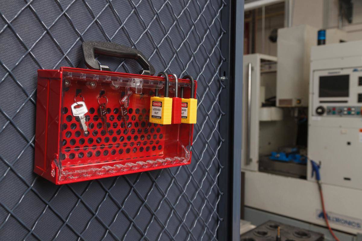 Neuer SlimView Gruppenverschlusskasten für Lockout/Tagout Vorhängeschlösser auf einfache Weise aufbewahren, tragen und verwenden
