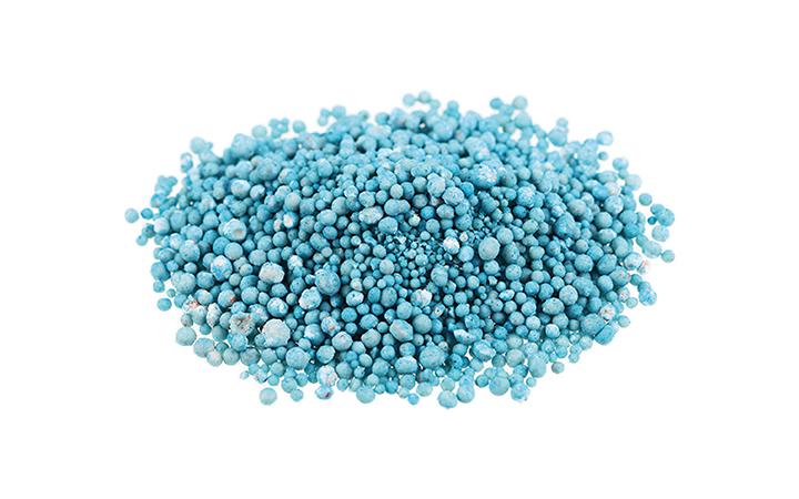Hocheffiziente Vibrationssiebe für Urea Granulat Durch das hygroskopische Verhalten von Urea verstopft häufig das Siebgewebe