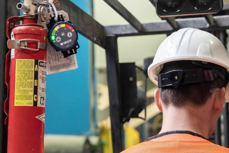 Innovativer Inspektionstimer von Brady Neuer LED-Anhänger zählt die Tage bis zur Wartung runter