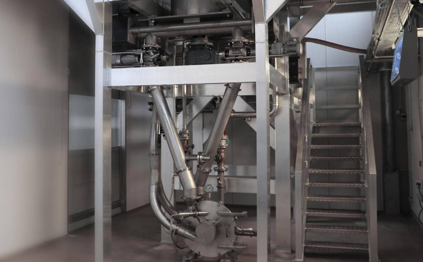 Neue Spiralstrahlmahlanlage ESM 450 S Flex im Werk Schöneck 