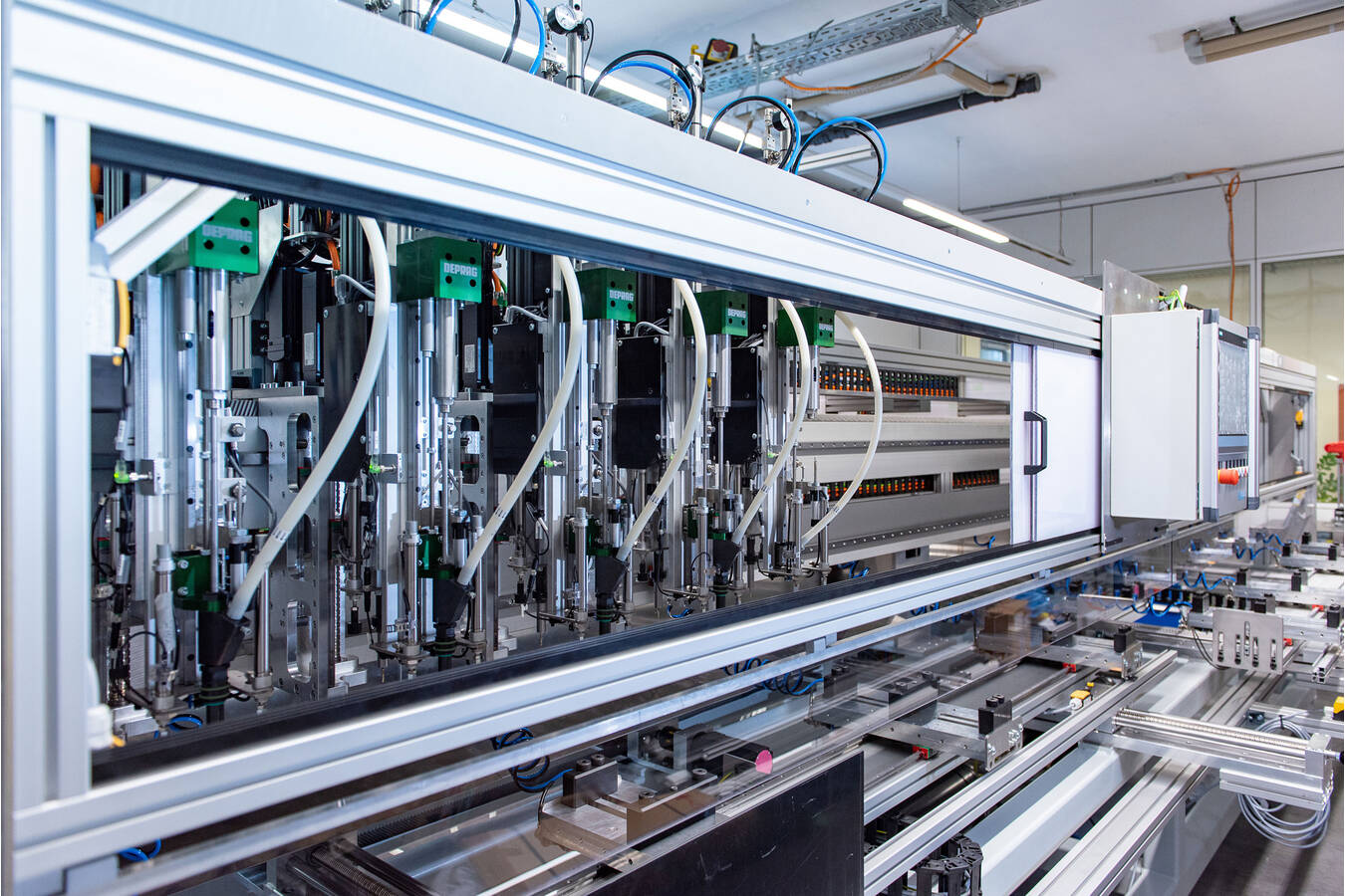 DEPRAG liefert Schraubsystem für Sonnenschutzsystem Schraubfunktionsmodule für die automatisierte Schraubmontage