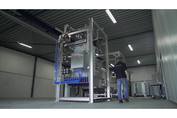 Kombinierte High-Care Abfüllung mit Palettierung Eine Innovation von Dinnissen: High-Care Big Bag Befüllung und Low-Care Palettierung kombiniert in einer Station.